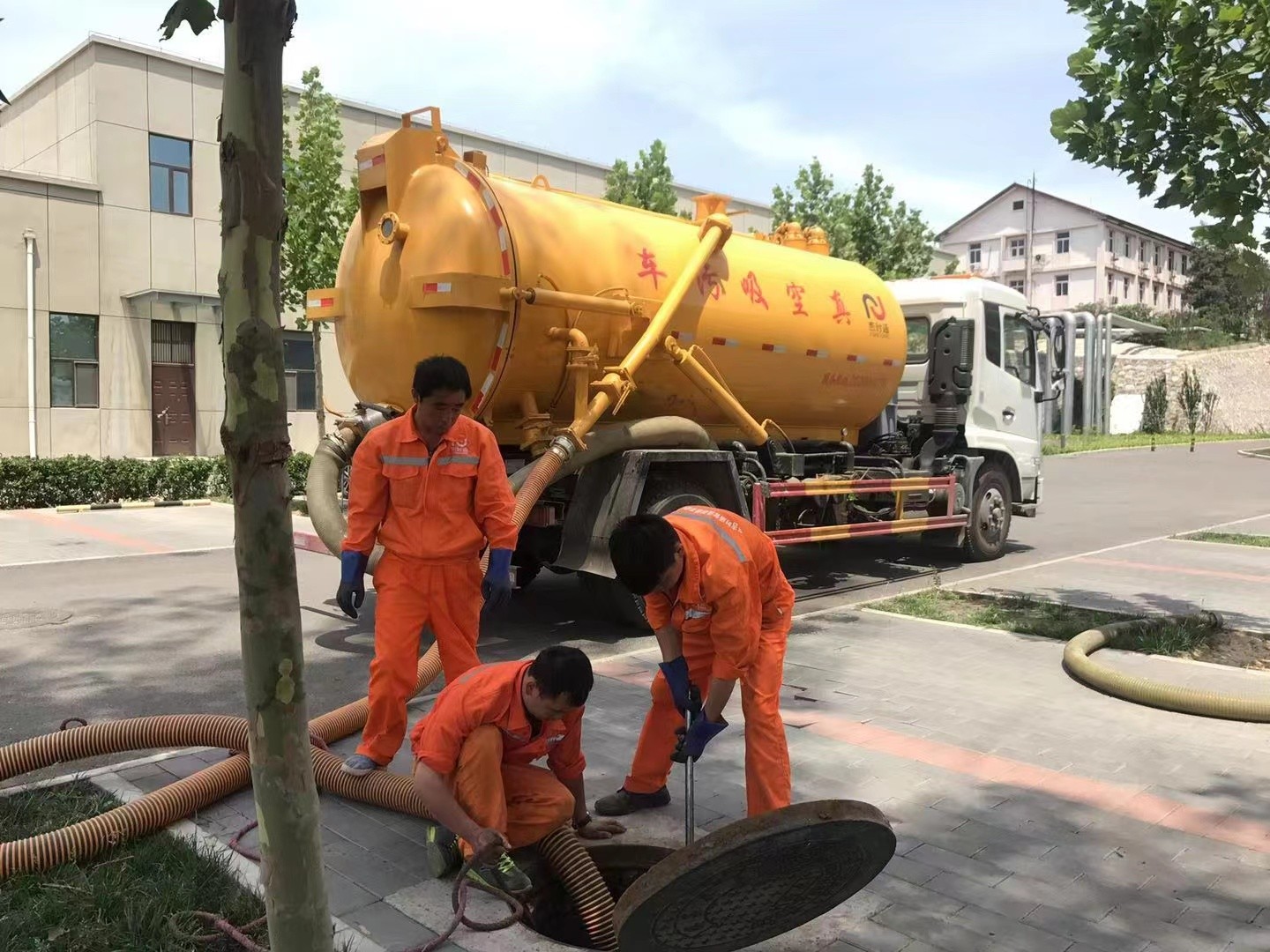 开州化粪池清理与5-8吨吸粪车施工效率分析